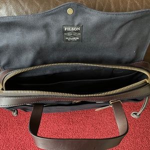 Brand new Filson RUGGED TWILL ORIGINAL BRIEFCASE in navy